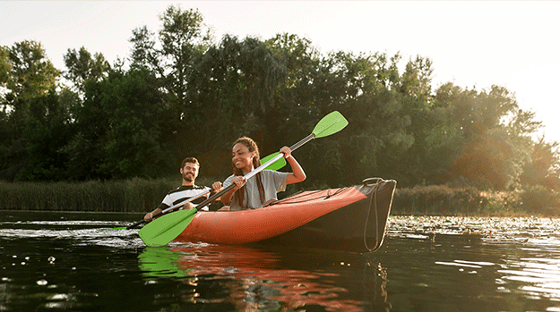 couple kayaking